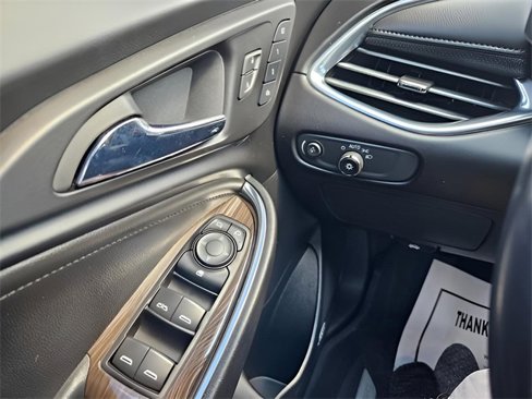 Used 2018 Chevrolet Malibu Premier image 26