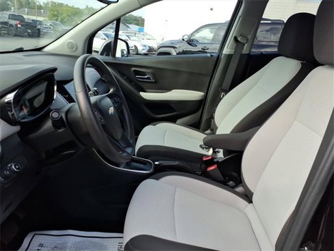Used 2022 Chevrolet Trax LS w/ Tint and Cruise Package image 3