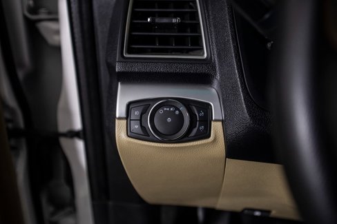 Used 2016 Ford Explorer XLT image 33