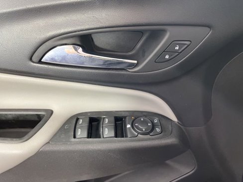 Used 2018 Chevrolet Equinox LS image 32