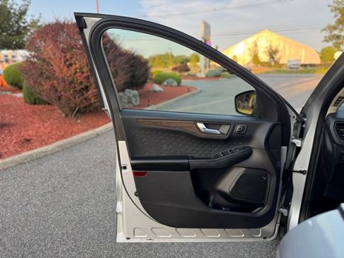 Used 2020 Ford Escape Titanium image 17