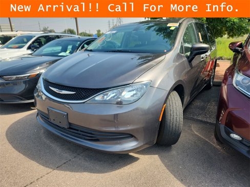 Used 2019 Chrysler Pacifica Touring image 3
