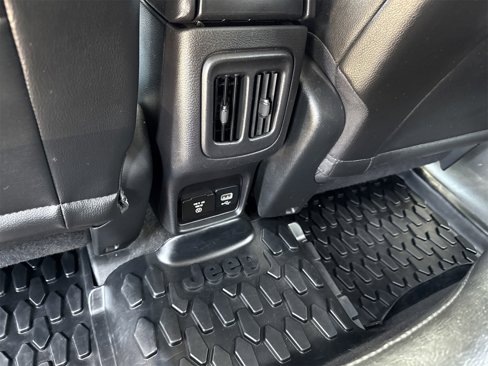 Used 2020 Jeep Compass Latitude image 15
