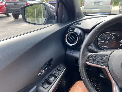 Used 2019 Nissan Kicks SR image 13
