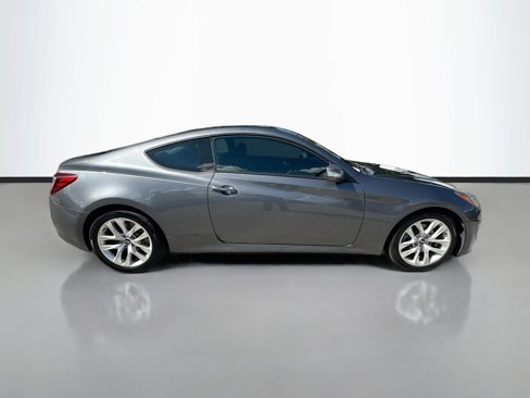 Used 2015 Hyundai Genesis 3.8 image 9