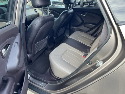 Used 2010 Hyundai Tucson Limited image 18