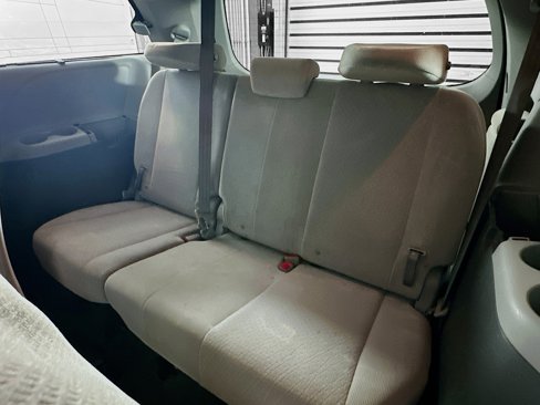 Used 2015 Toyota Sienna LE image 27