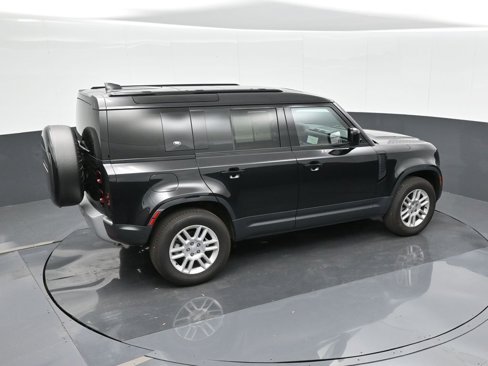 Used 2024 Land Rover Defender 110 S image 30