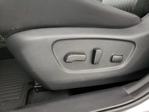 Used 2020 Nissan Rogue SV image 10