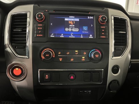 Used 2019 Nissan Titan SV image 9