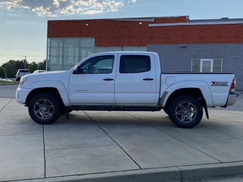 Used 2013 Toyota Tacoma PreRunner image 4