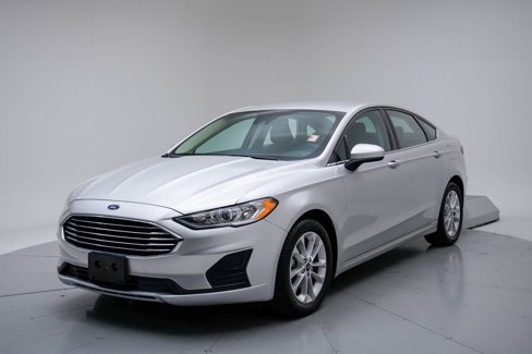 Used 2019 Ford Fusion SE image 1