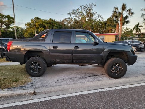 Used 2003 Chevrolet Avalanche 4x4 w/ Suspension Package, Off-Road image 4
