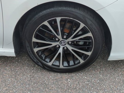 Used 2020 Toyota Camry SE image 12