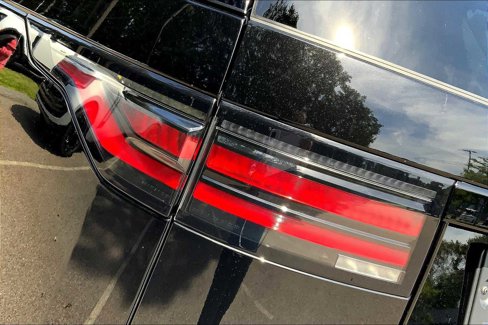 Used 2025 Land Rover Discovery Dynamic SE image 25
