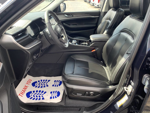 Used 2023 Jeep Grand Cherokee Limited image 11