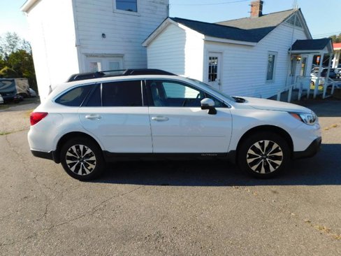 Used 2017 Subaru Outback 2.5i Limited image 5