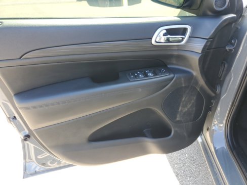 Used 2021 Jeep Grand Cherokee Laredo X image 8