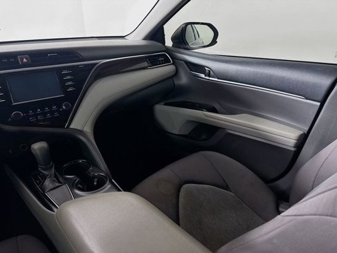 Used 2018 Toyota Camry L image 23