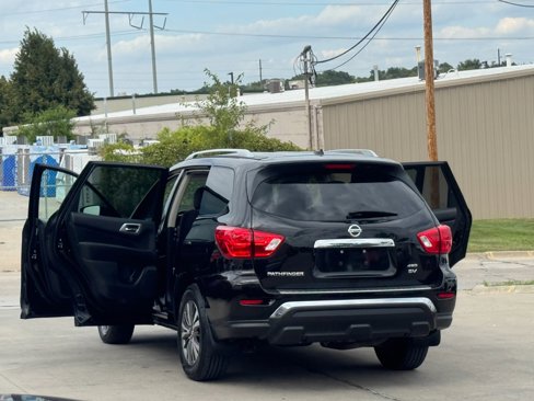 Used 2018 Nissan Pathfinder S image 19