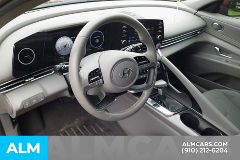 Used 2022 Hyundai Elantra SEL w/ Convenience + Premium Package image 6