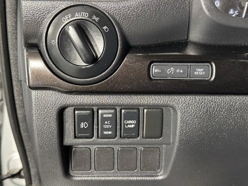 Used 2017 Nissan Titan SV image 20