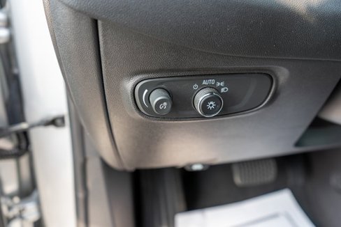 Used 2019 Chevrolet Equinox LS image 18