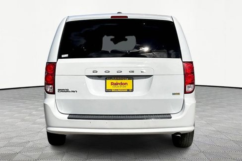 Used 2018 Dodge Grand Caravan SE image 4