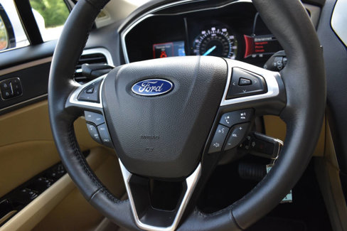 Used 2016 Ford Fusion SE w/ Equipment Group 202A image 24