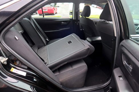 Used 2015 Toyota Camry LE image 37