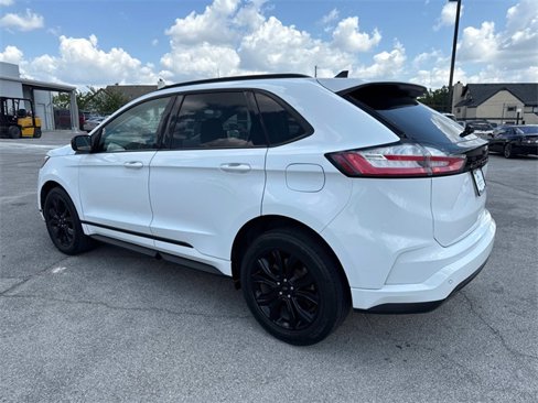 Used 2022 Ford Edge SE w/ Black Appearance Package image 2