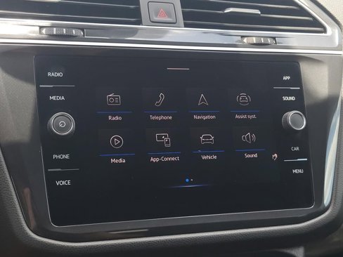 Used 2024 Volkswagen Tiguan SE image 18