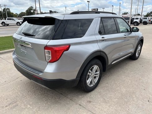 Used 2022 Ford Explorer XLT w/ Equipment Group 202A image 4