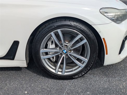 Used 2017 BMW 740i image 11