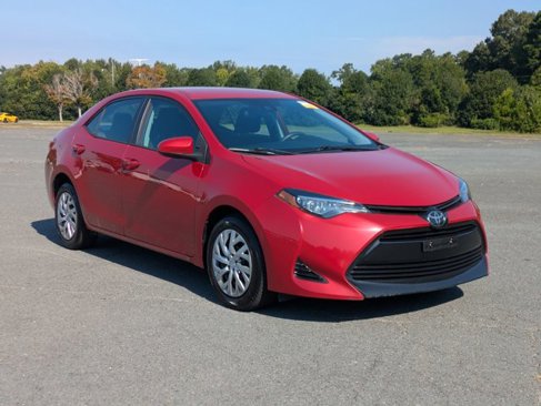 Used 2018 Toyota Corolla LE image 1