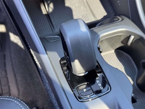 Used 2025 Volvo XC40 B5 Core w/ Climate Package image 27