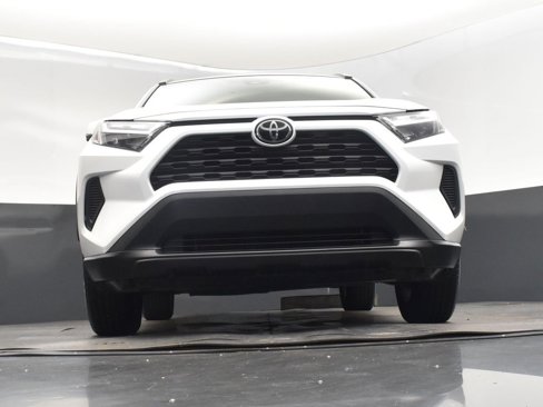 Used 2022 Toyota RAV4 XLE image 46