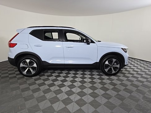 Certified 2024 Volvo XC40 B5 Plus w/ Climate Package image 6