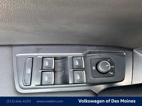 Used 2021 Volkswagen Tiguan SE image 23