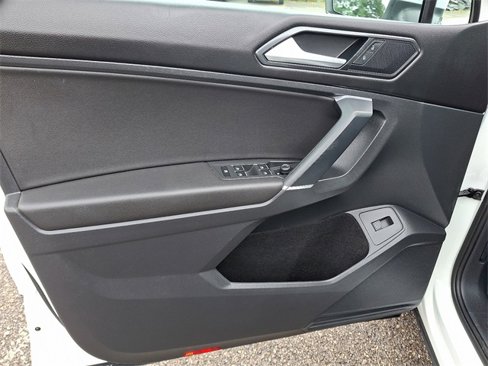 Used 2018 Volkswagen Tiguan SEL image 11