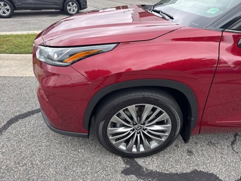 Used 2021 Toyota Highlander Platinum image 3