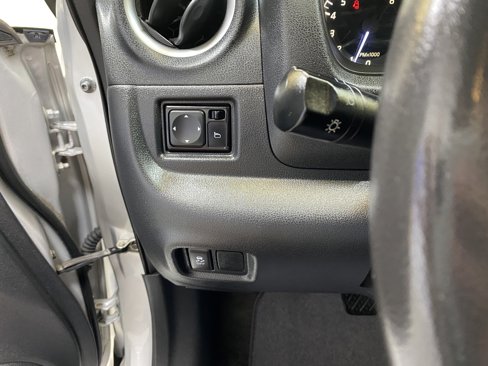 Used 2016 Nissan Versa Note SV image 32
