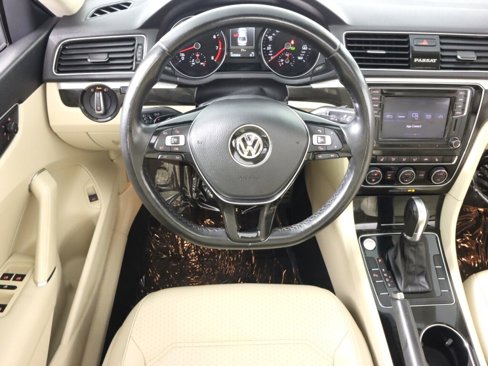 Used 2019 Volkswagen Passat 2.0T SE R-Line image 30