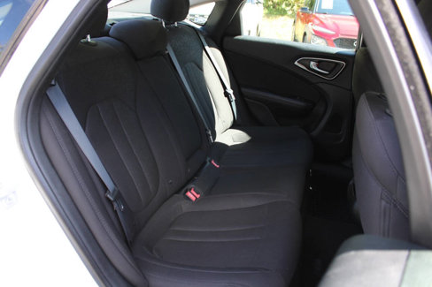 Used 2015 Chrysler 200 Limited image 28