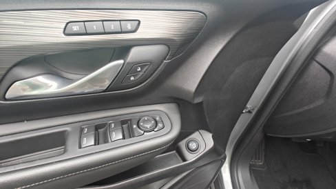 Used 2024 GMC Terrain SLT image 19