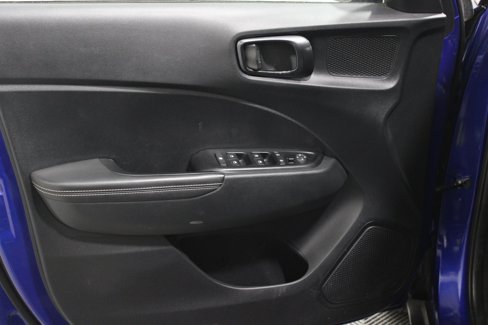Used 2023 Hyundai Venue Limited image 3