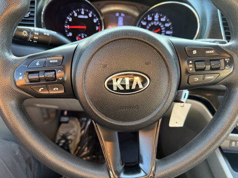 Used 2019 Kia Sedona LX image 19