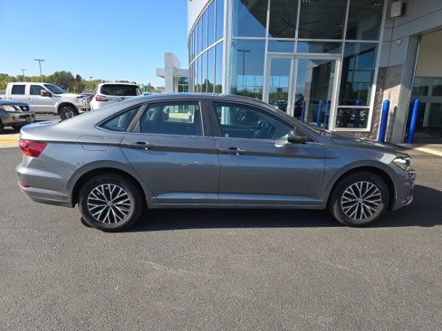 Used 2019 Volkswagen Jetta SE w/ Cold Weather Package image 6