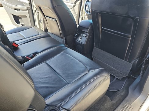 Used 2017 Ford Explorer XLT w/ Equipment Group 202A image 11