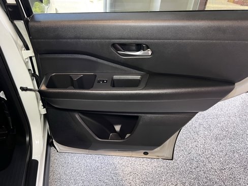 Used 2022 Nissan Pathfinder SV w/ SV Premium Package image 57